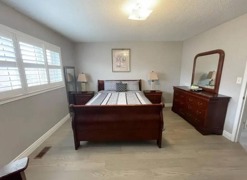 Elegant & Luxurious 3 Bedroom Home Mississauga Esterno foto