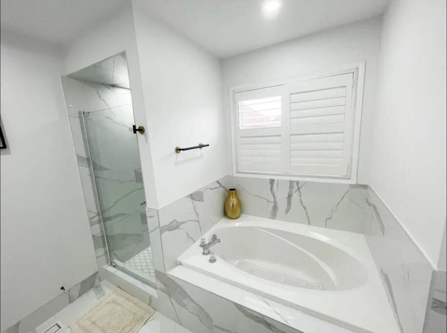 Elegant & Luxurious 3 Bedroom Home Mississauga Esterno foto