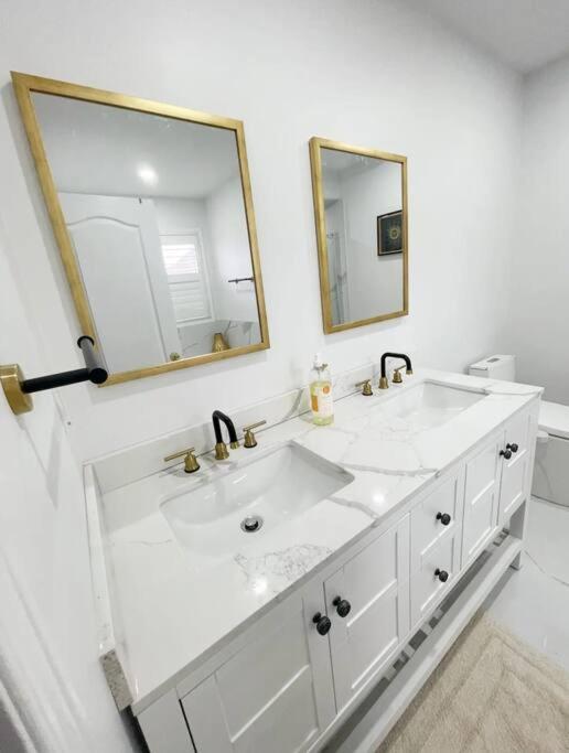 Elegant & Luxurious 3 Bedroom Home Mississauga Esterno foto